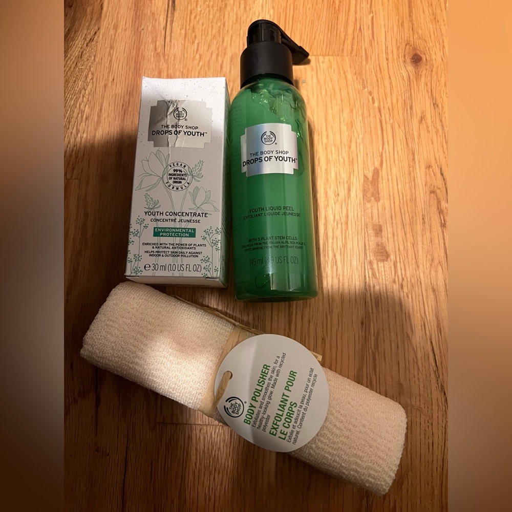 The Body Shop Drops of Youth Bundle
